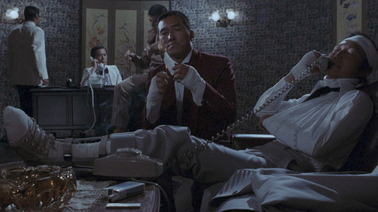 кадр из фильма Звери спят крепко