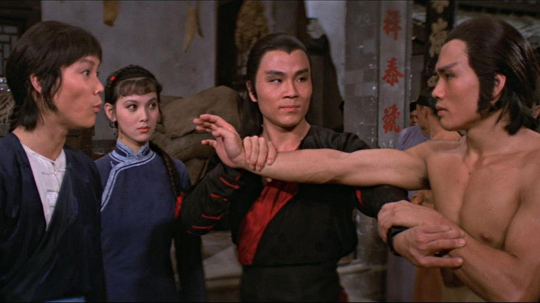 кадр из фильма Непобедимый Шаолинь