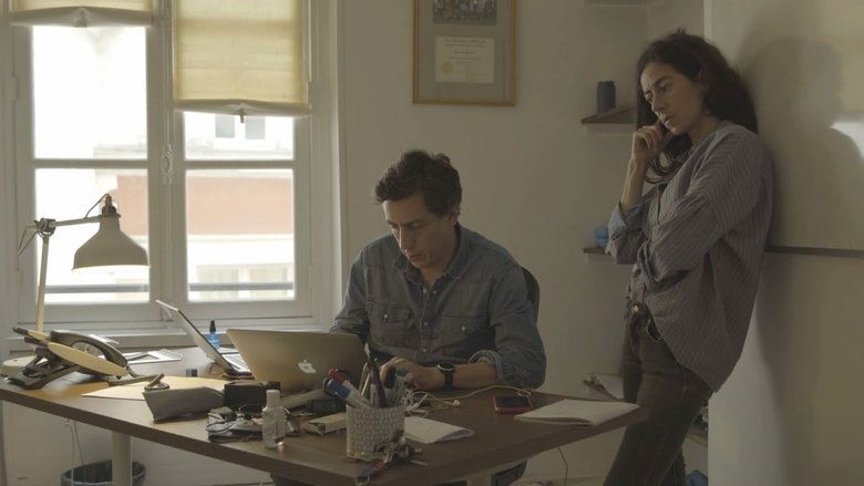 кадр из фильма Global Spyware Scandal: Exposing Pegasus