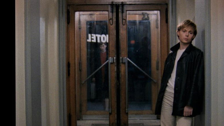 кадр из фильма Hôtel des Acacias