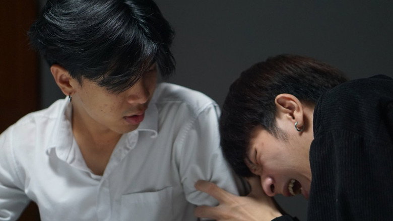 кадр из фильма ฝึกงานปีสี่ เห็นผีที่บริษัท