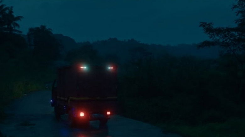 кадр из фильма Jembatan Shiratal Mustaqim