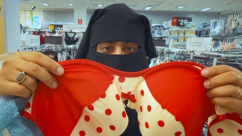 кадр из фильма Sex, Religion and a Mannequin