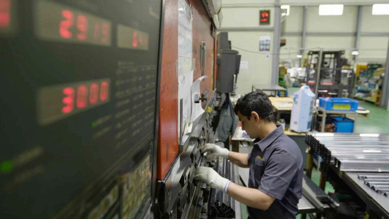 кадр из фильма 기계의 나라에서