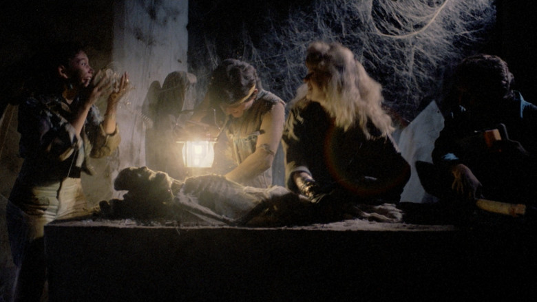 кадр из фильма Ladrones de tumbas