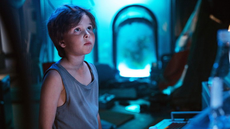 кадр из фильма Одни в космосе