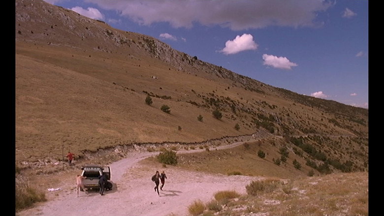 кадр из фильма Les Naufragés de la D17