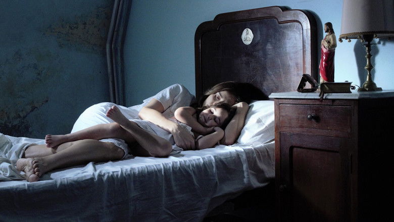 кадр из фильма Материнский инстинкт