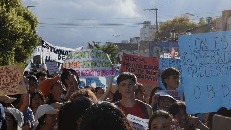 кадр из фильма Pública y gratuita