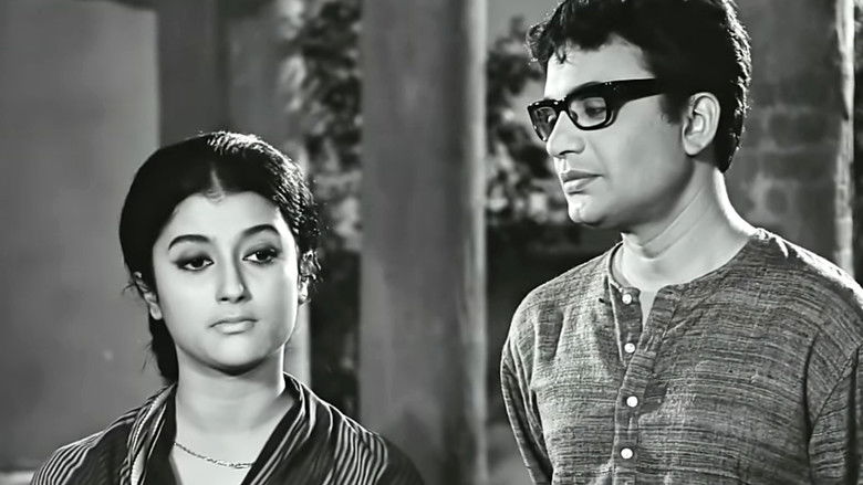 кадр из фильма এখানে পিঞ্জর