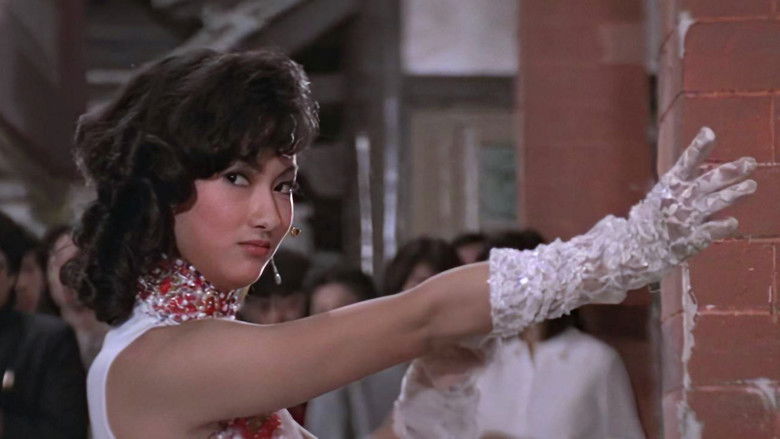 кадр из фильма Моя молодая тётушка