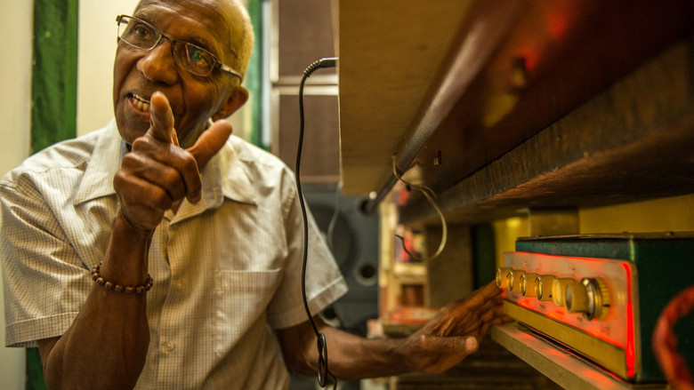 кадр из фильма Orquestra Invisível Let’s Dance