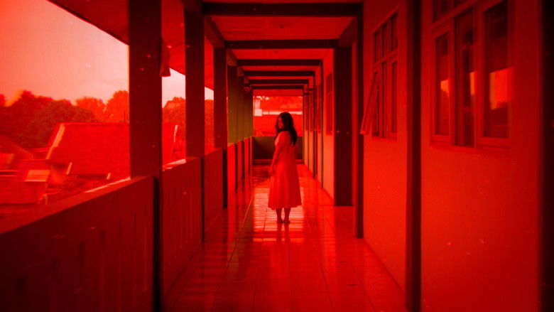 кадр из фильма Di Balik Matamu