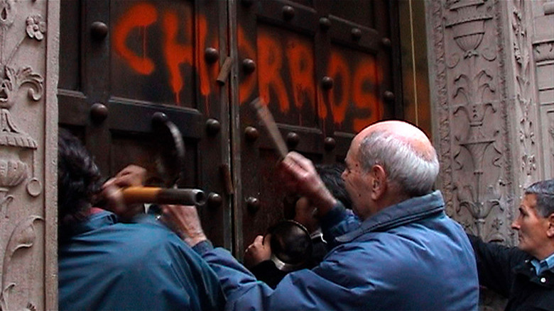 кадр из фильма Социальный геноцид