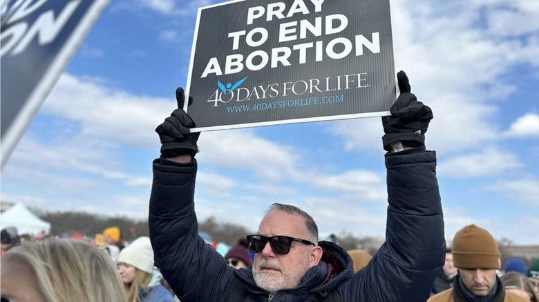 кадр из фильма Sexe faible : L'Amérique en guerre contre ses femmes