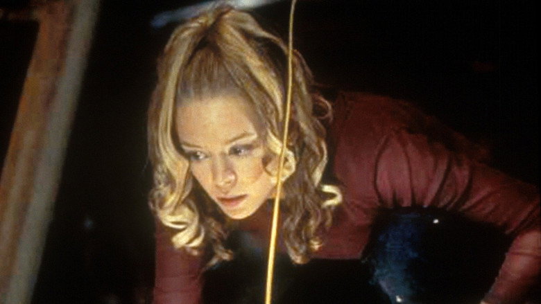 кадр из фильма Артефакт