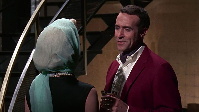 кадр из фильма Мадам Икс