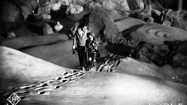 кадр из фильма Женщина на Луне