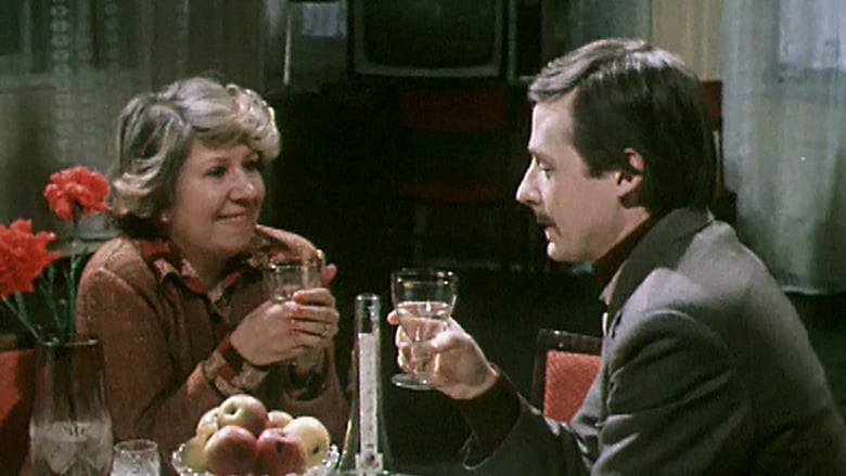 кадр из фильма К кому залетел певчий кенар