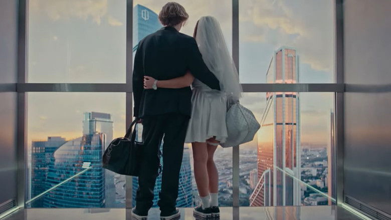 кадр из фильма Вниз