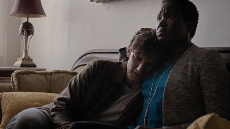 кадр из фильма Тёмные дороги