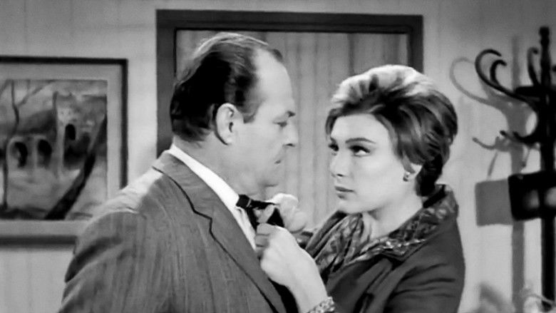 кадр из фильма Ο γεροντοκόρος