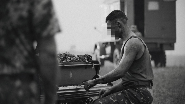 кадр из фильма Залізні метелики