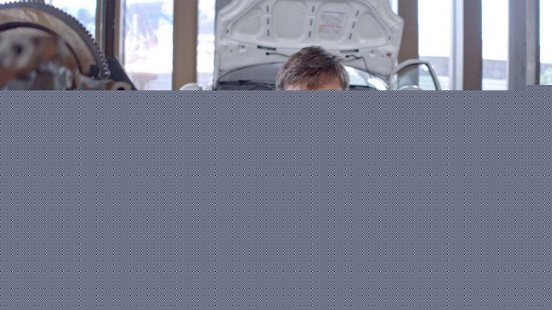 кадр из фильма A Contresens : La voiture électrique