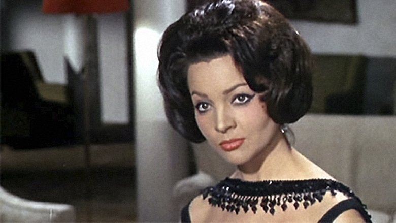 кадр из фильма Касабланка — гнездо шпионов