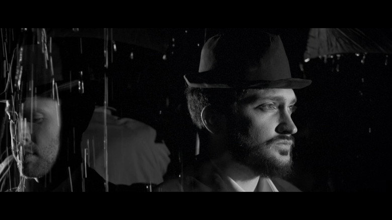 кадр из фильма LLUEVE SOBRE MOJADO