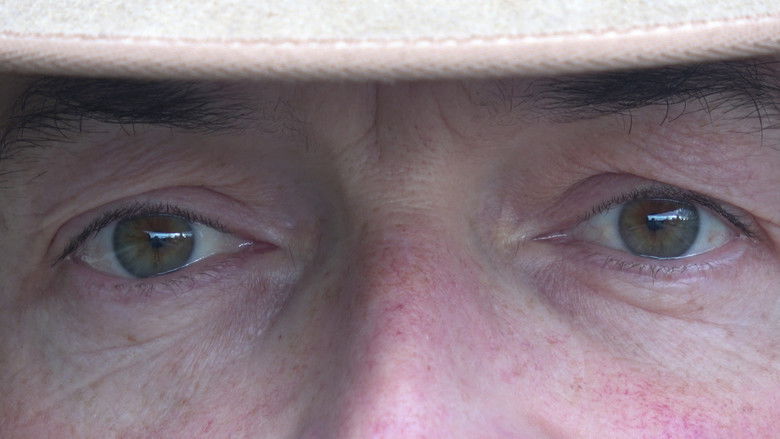 кадр из фильма Le Ciel Nous Regarde