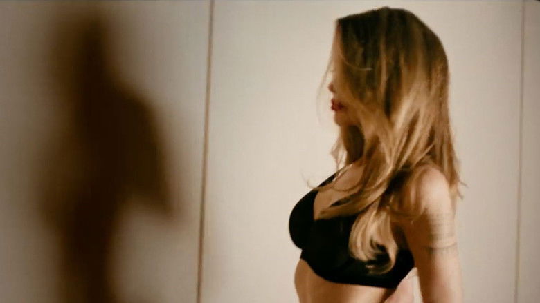 кадр из фильма RUNWAY LIP COLOR