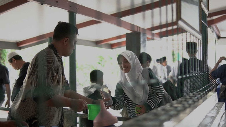 кадр из фильма Keajaiban Dalam Pelukan Iman