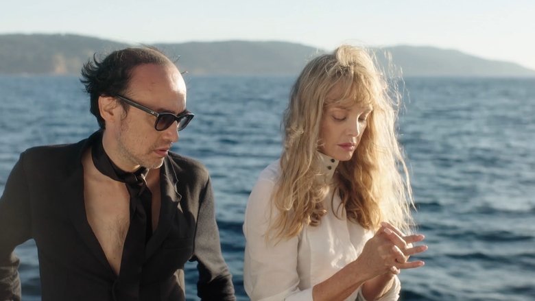 кадр из фильма Alien Crystal Palace