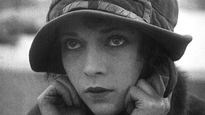 кадр из фильма Ménilmontant