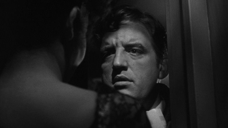 кадр из фильма Хэнговер-сквер