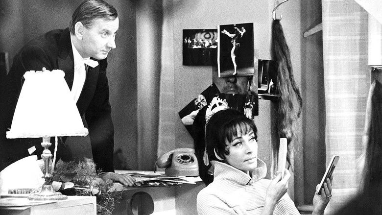 кадр из фильма Смерть за занавесом