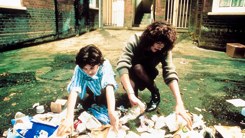 кадр из фильма Бумажный дом