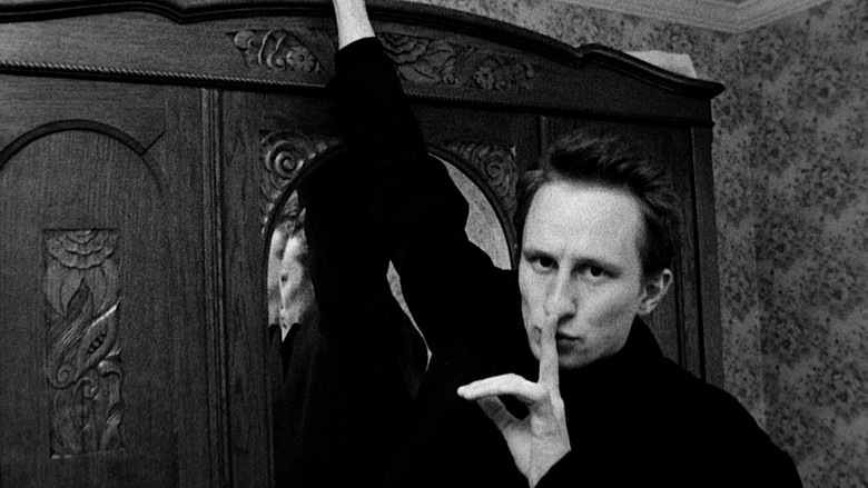 кадр из фильма Человек кусает собаку