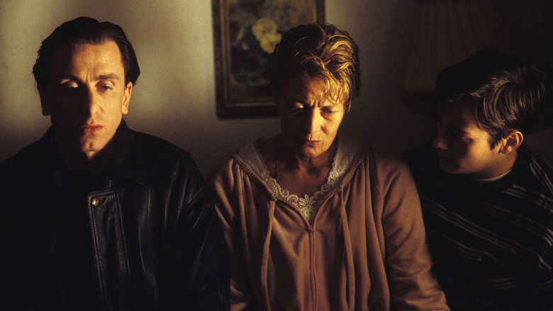 кадр из фильма Маленькая Одесса