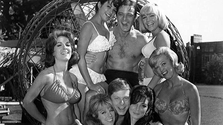 кадр из фильма Honeymoon Hotel