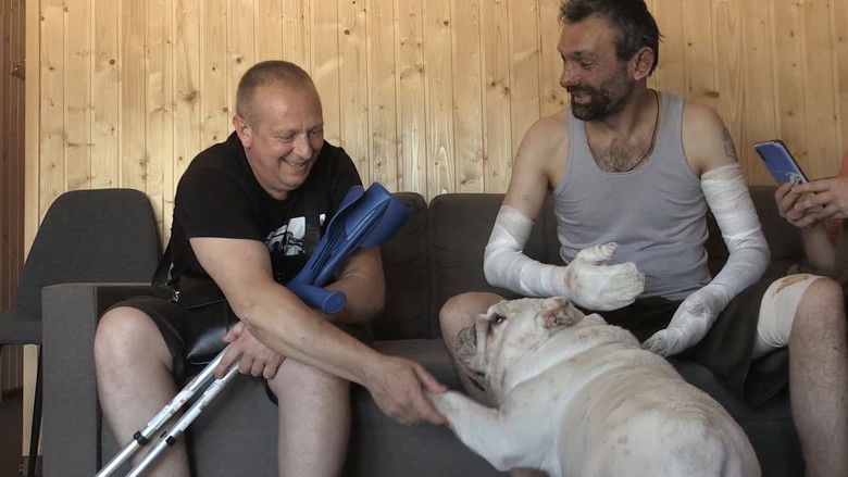 кадр из фильма 犬と戦争: ウクライナで私が見たこと