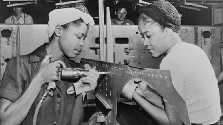 кадр из фильма Invisible Warriors: African American Women in World War II