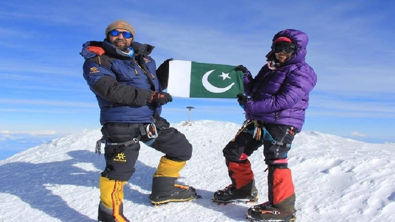 кадр из фильма Beyond the Heights