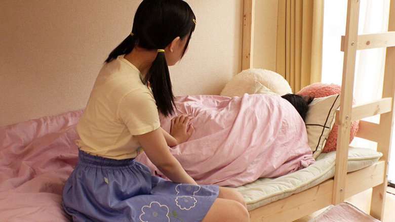 кадр из фильма 絶対に手を出してはいけないひよこ女子に媚薬まみれの極悪チ○コで鬼イラマチオ。そして… 食べごろに育った姪っ子姉妹特別編！