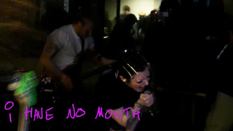 кадр из фильма LIGHTS OUT