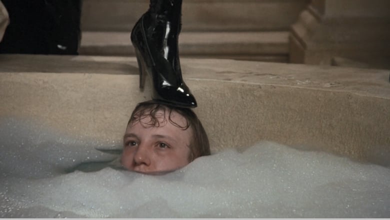 кадр из фильма Логово белого червя