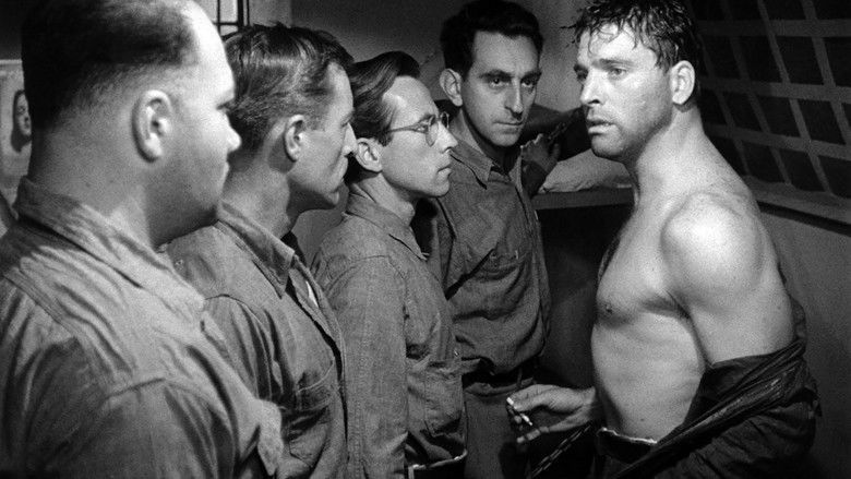 кадр из фильма Грубая сила