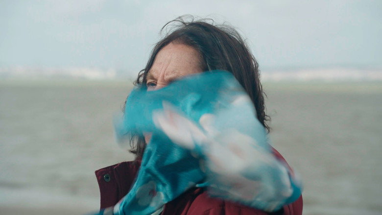 кадр из фильма Mulheres de Abril