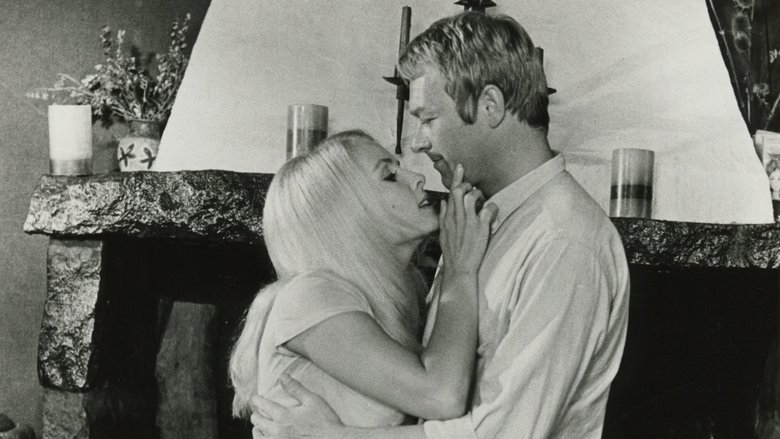 кадр из фильма L'Étrangère